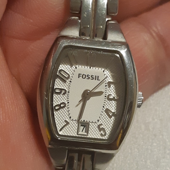 Vintage,  Ladies Fossil Watch, Silver Tone, 6" Long, - Picture 2 of 9
